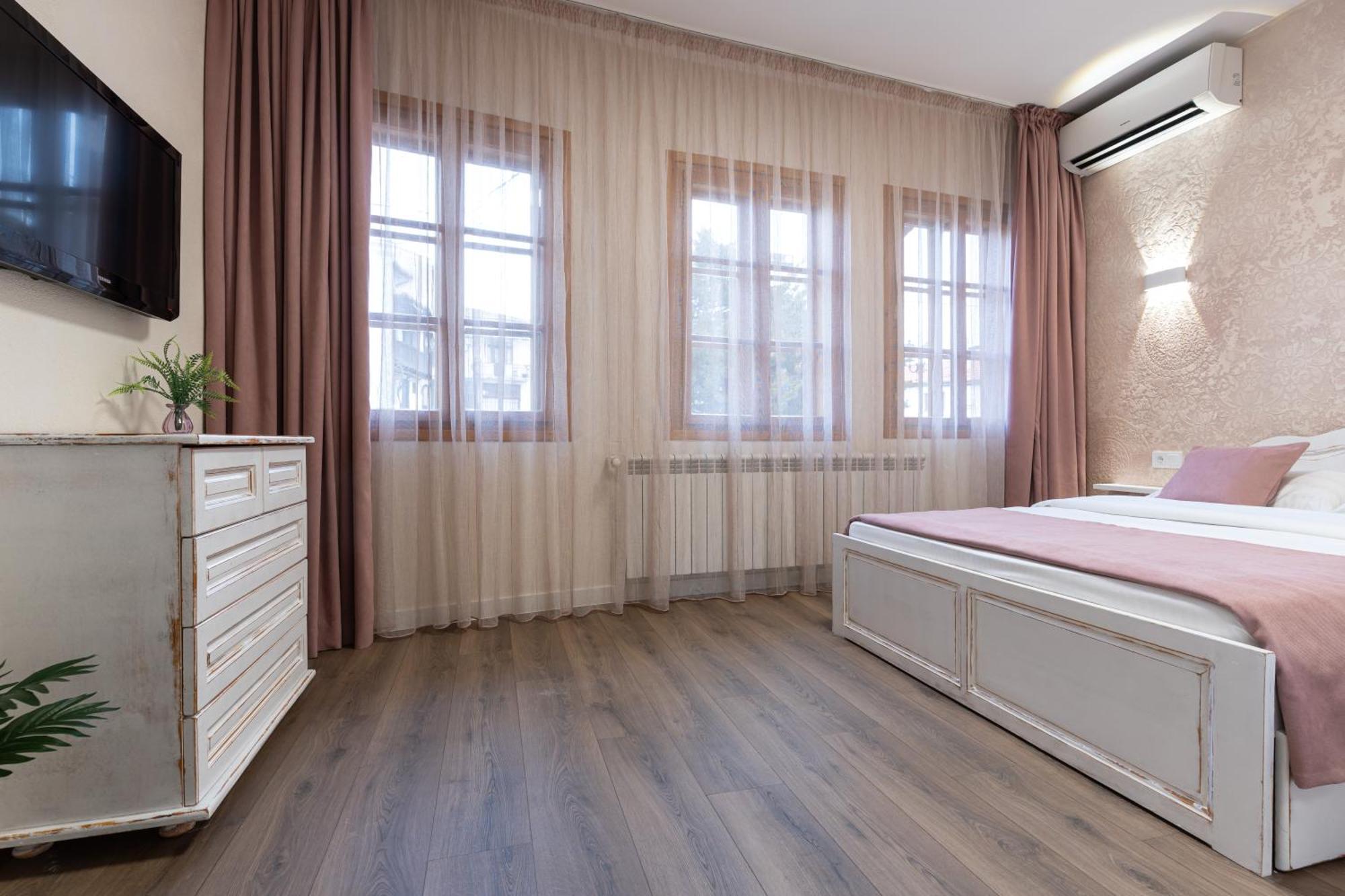 Guest House Divna เวลีคอเทอร์โนโว ภายนอก รูปภาพ